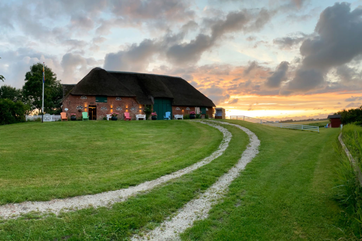 Silberhof im Sonnenuntergang – Ferienwohnung Pellworm Foto Silberhof im Sonnenuntergang - Ferienwohnung Pellworm